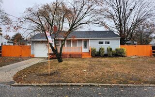 129 Westwood Dr, Brentwood, NY 11717