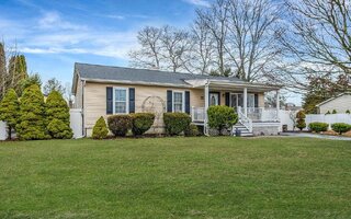 13 Adobe Dr, Shirley, NY 11967
