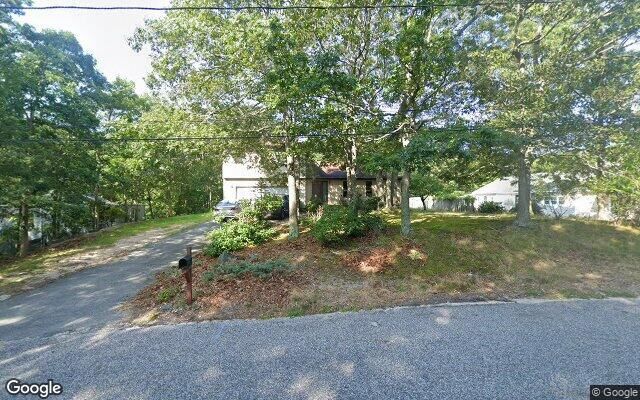 13 Bittersweet S, Hampton Bays, NY 11946