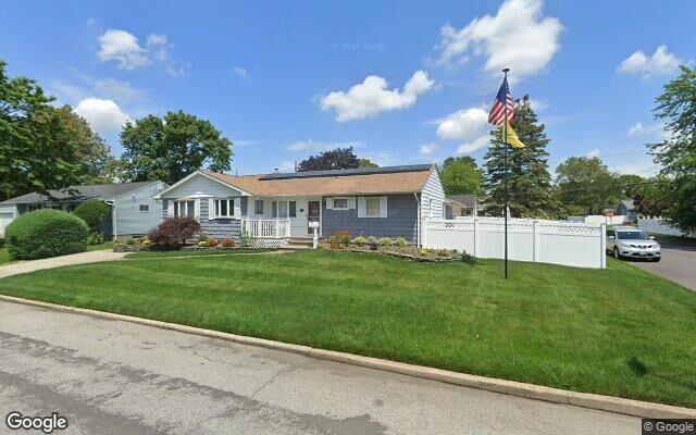 13 Cumberland St, Islip, NY 11751