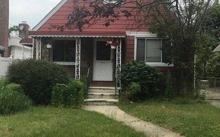 13 Pine St, Elmont, NY 11003