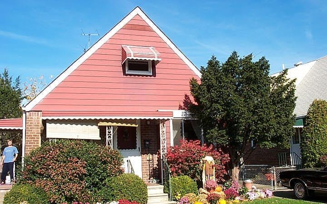 13 Pine St, Elmont, NY 11003