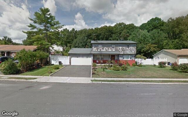 13 Waterford Dr, Wyandanch, NY 11798