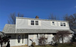 130 Bucket Ln, Levittown, NY 11756