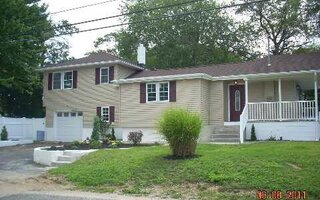 130 Mccall Ave, West Islip, NY 11795