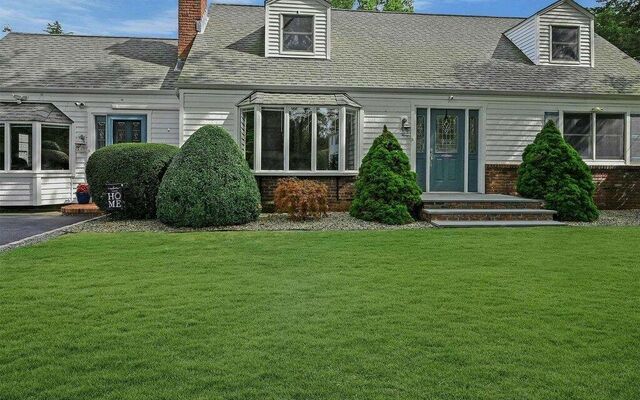 130 Tasker Ln, Greenport, NY 11944 (House View)