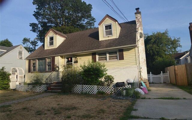 1300 Pembroke St, Uniondale, NY 11553 (House View)