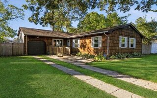 1304 Express Dr, Brentwood, NY 11717