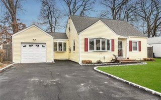 131 Foster Blvd, Babylon, NY 11702