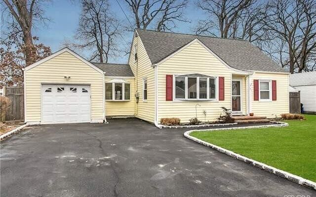 131 Foster Blvd, Babylon, NY 11702