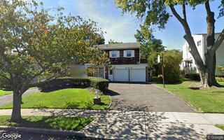 131 Serpentine Ln, Albertson, NY 11507