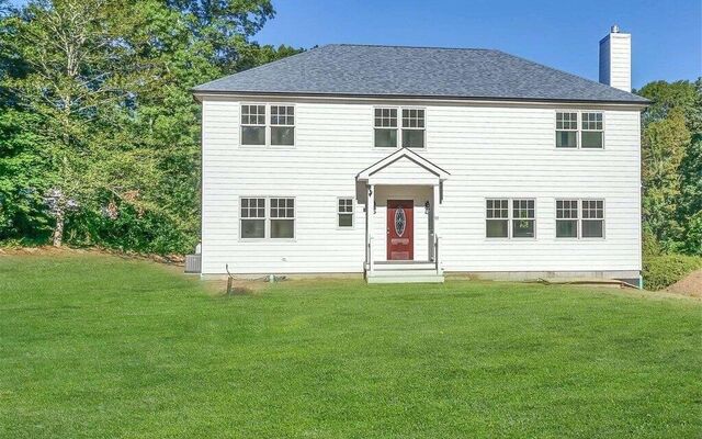 132 Moet Dr, Riverhead, NY 11901 (Yard)