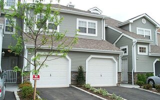 133 Carriage Ln #105, Plainview, NY 11803