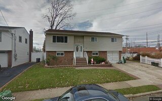 133 N 10th St, Lindenhurst, NY 11757