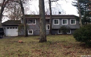133 Trout Brook Ln, Riverhead, NY 11901
