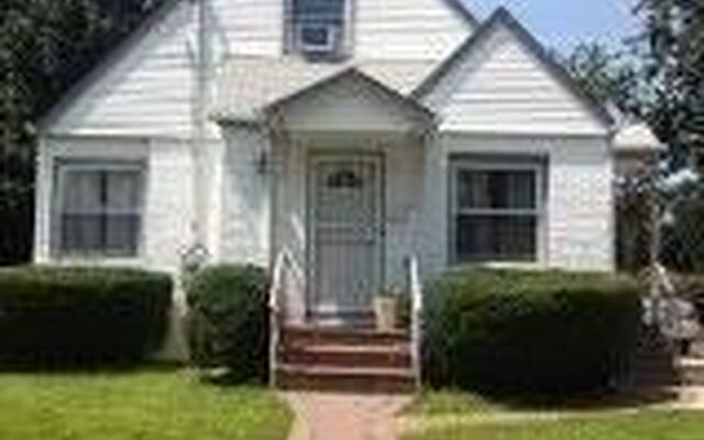 133 Wellington St, Hempstead, NY 11550