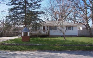134 Wendy Dr, Holtsville, NY 11742
