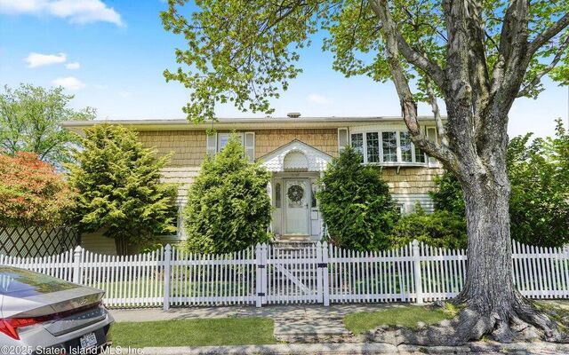 134 Greaves Ave, Staten Island, NY 10308 (House View)