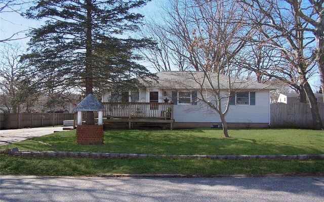 134 Wendy Dr, Holtsville, NY 11742 (Yard)