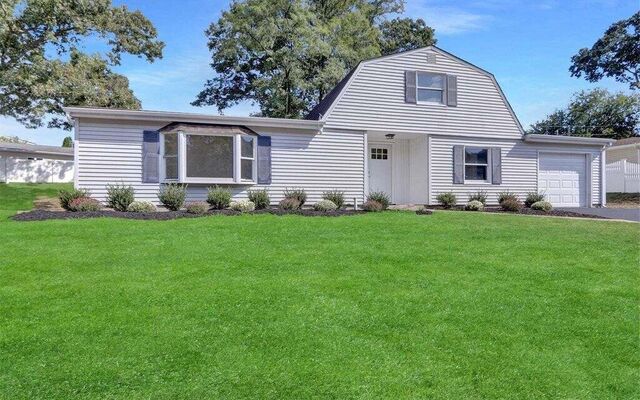 1343 Waverly Ave, Farmingville, NY 11738 (Yard)