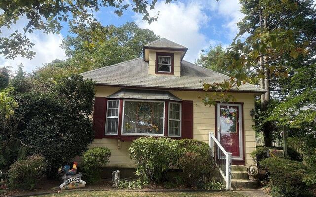 1346 Bellmore Ave, North Bellmore, NY 11710 (House View)