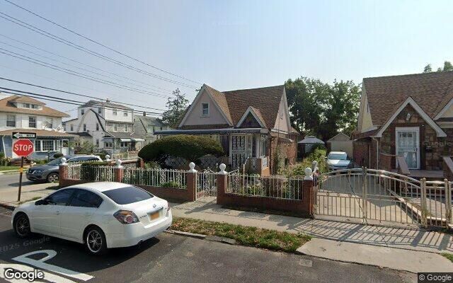 135-03 220th Pl, Springfield Gardens, NY 11413