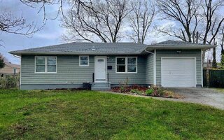 135 Connecticut Ave, Bay Shore, NY 11706