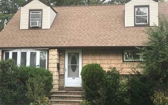 135 Dietz St, Hempstead, NY 11550