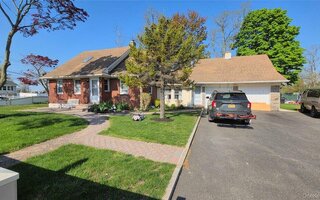 136 1st St, Brentwood, NY 11717