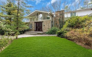 136 Bacon Rd, Old Westbury, NY 11568