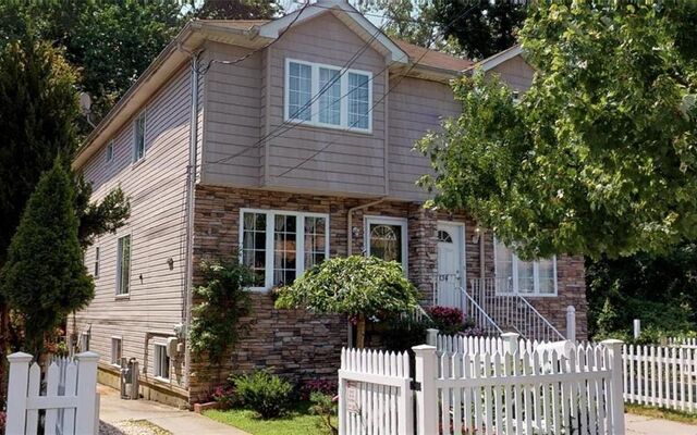 136 Holland Ave, Staten Island, NY 10303 (House View)