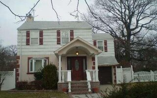 136 Nassau St, Elmont, NY 11003