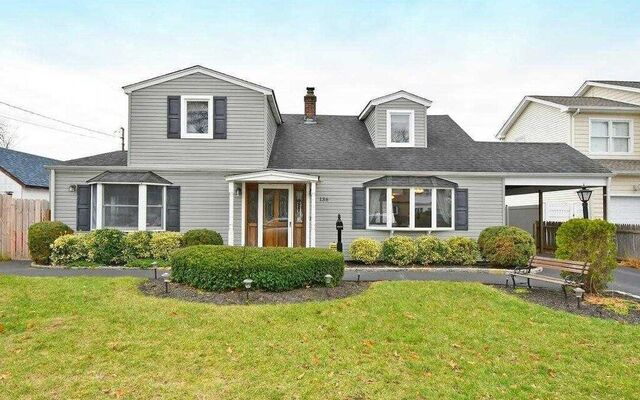 136 Reiss Ave, Massapequa Park, NY 11762