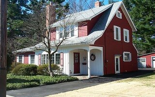 137 Elmwood St, Westbury, NY 11590