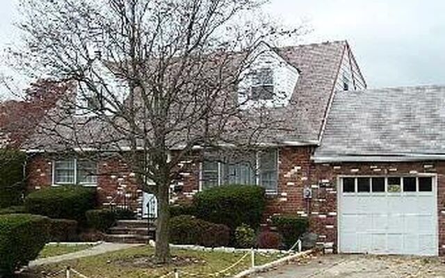 1370 E St, Elmont, NY 11003