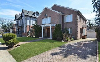 138-34 78th Dr, Flushing, NY 11367