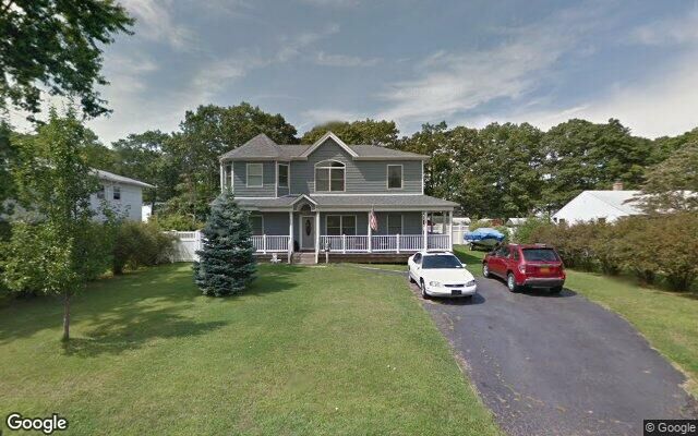 138 Meroke Ln, East Islip, NY 11730