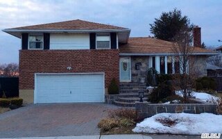 138 Pollok Pl, Hicksville, NY 11801