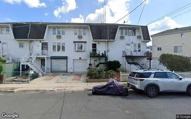 138 Robin Rd, Staten Island, NY 10305