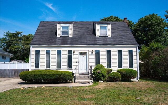 139 W 21st St, Deer Park, NY 11729 (Complete)