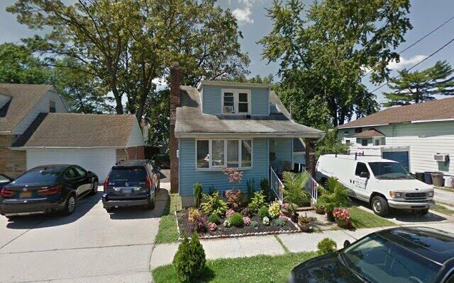 1391 M St, Elmont, NY 11003