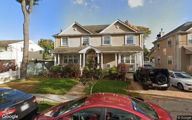 14 3rd Ave, Westbury, NY 11590