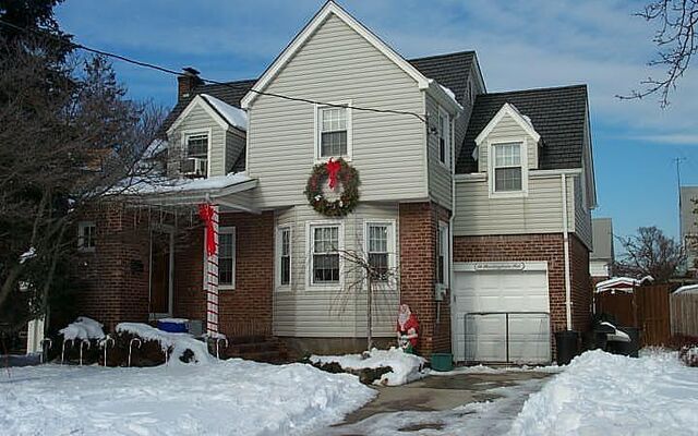 14 Buckingham Rd, Merrick, NY 11566