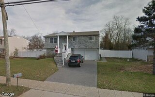 14 Carman Blvd, Massapequa, NY 11758