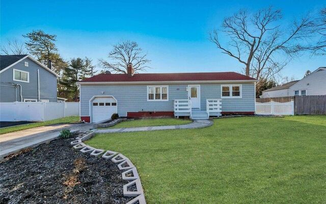 14 Cedar Branch St, Middle Island, NY 11953