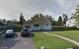 14 Conlu Dr W, East Islip, NY 11730