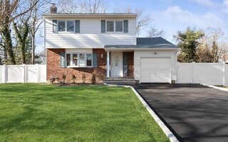 14 Del Pl, Hauppauge, NY 11788