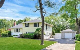 14 Dryden Way, Commack, NY 11725