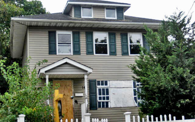14 E Seaman Ave, Freeport, NY 11520