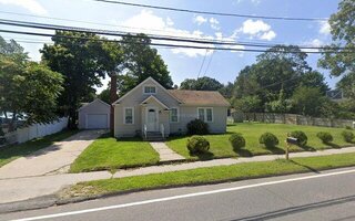 14 Fanning Ave, Hampton Bays, NY 11946